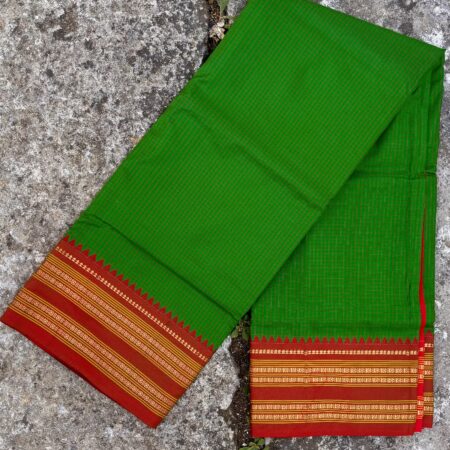 Narayanpet Handloom Saree – Vibrant Red Body with Emerald Green Pallu & Traditional Gold Zari Border